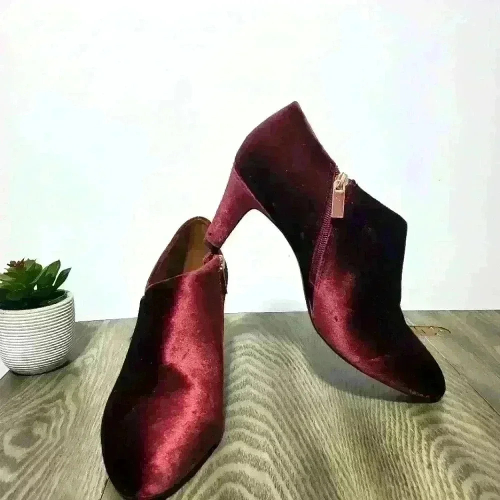 BANDOLINO merlot velvet booties.  Size 10